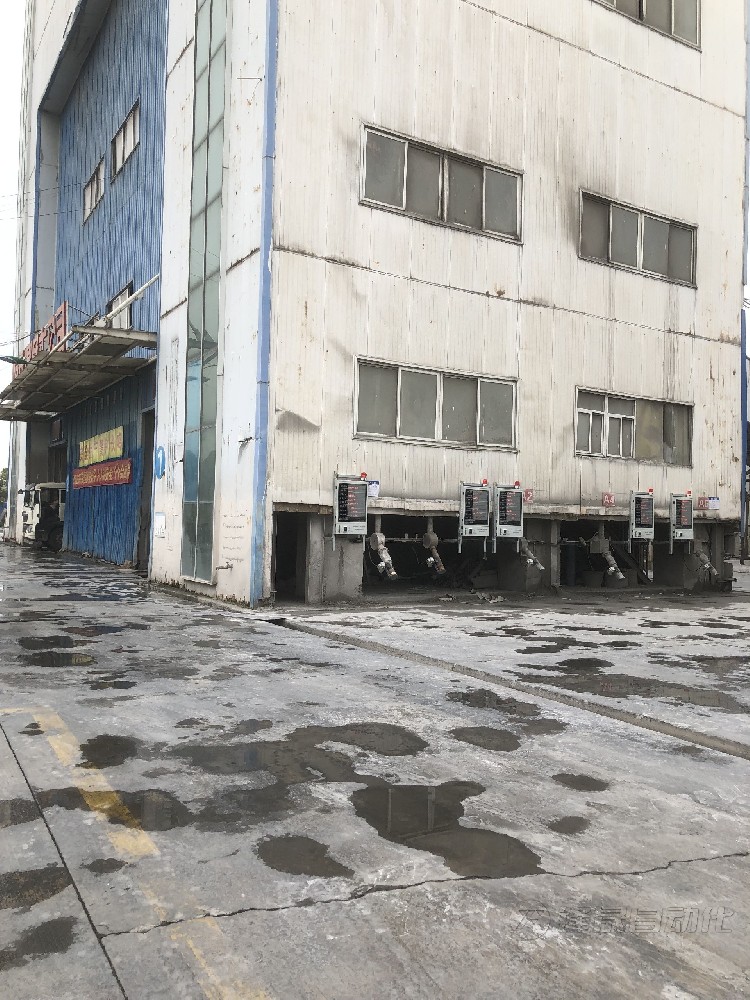 大街上裝混凝土的大卡車，為什么要邊走邊轉(zhuǎn)？看完長(zhǎng)見(jiàn)識(shí)了